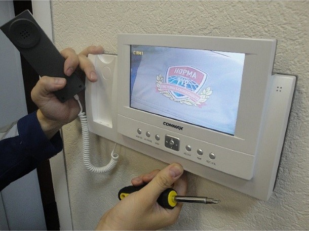 Установка видеодомофона в квартиру с подключением к подъездному домофону